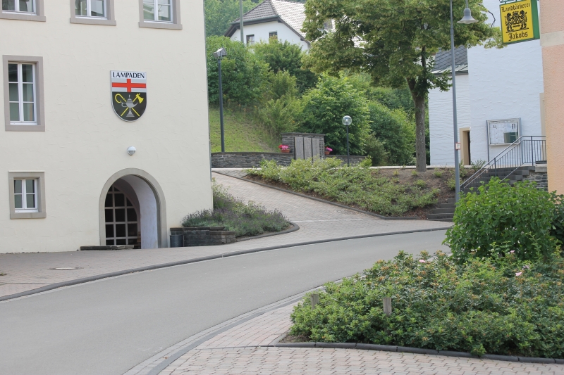 20220509_Jugend- und Sportstiftung der Sparkasse Trier fördert Inwertsetzung des Spielplatzes zum Dorfplatz in Lampaden – Obersehr